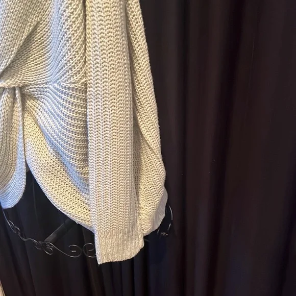 Full Circle Trends sweater - Picture 5 of 9